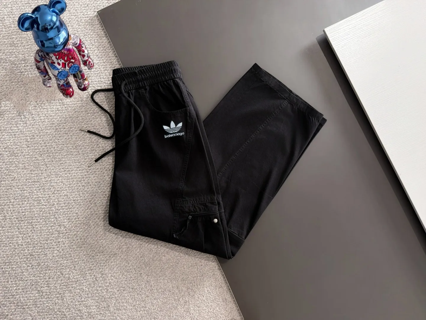 The next day shipped P195 Balenciaga 2026 summer New Arrival elastic casual pants, counter custom fabric Breathable high comfort, impeccable details, brand elements design concept, reflecting high quality. The hand feels delicate and soft! Casual cuts and awesome upper body! Sizes: S-3XL